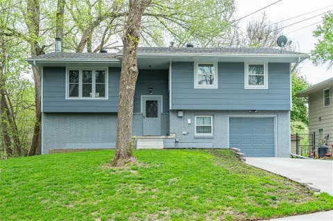 Homes For Sale - 2807 64th Street<br/> Des Moines, IA 50322