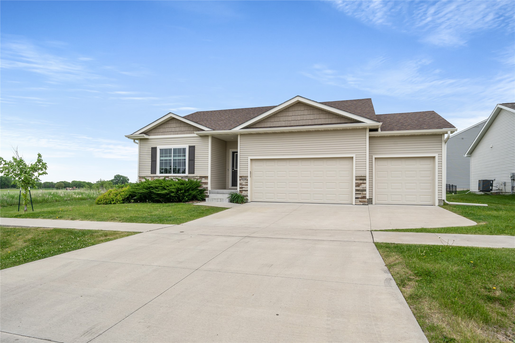 9334 Valley Parkway, Johnston, Iowa image 2