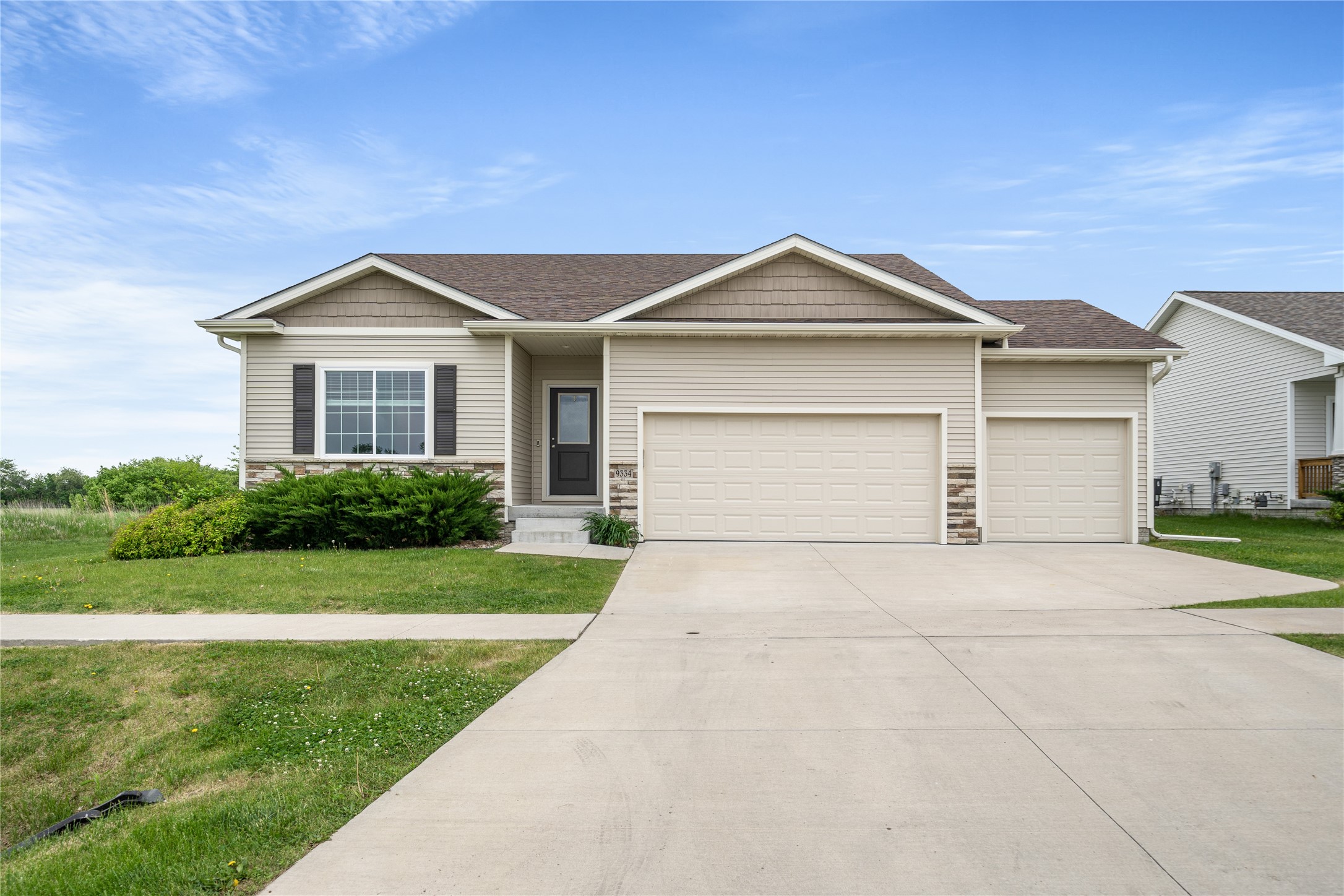 9334 Valley Parkway, Johnston, Iowa image 1