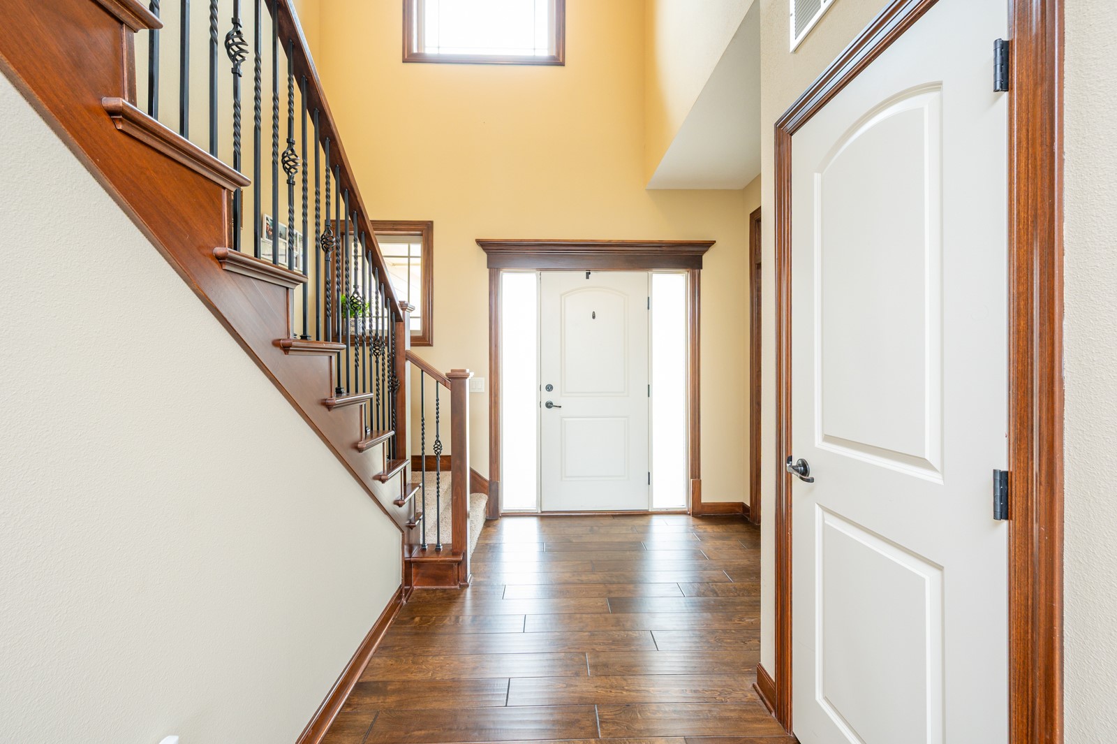 16468 Phoenix Drive, Clive, Iowa image 2