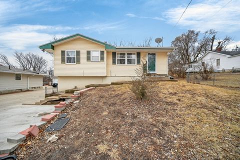 Homes For Sale - 238 Leach Avenue<br/> Des Moines, IA 50315