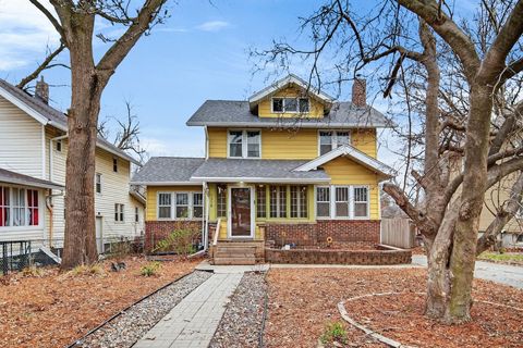 Homes For Sale - 1518 E 9th Street<br/> Des Moines, IA 50316