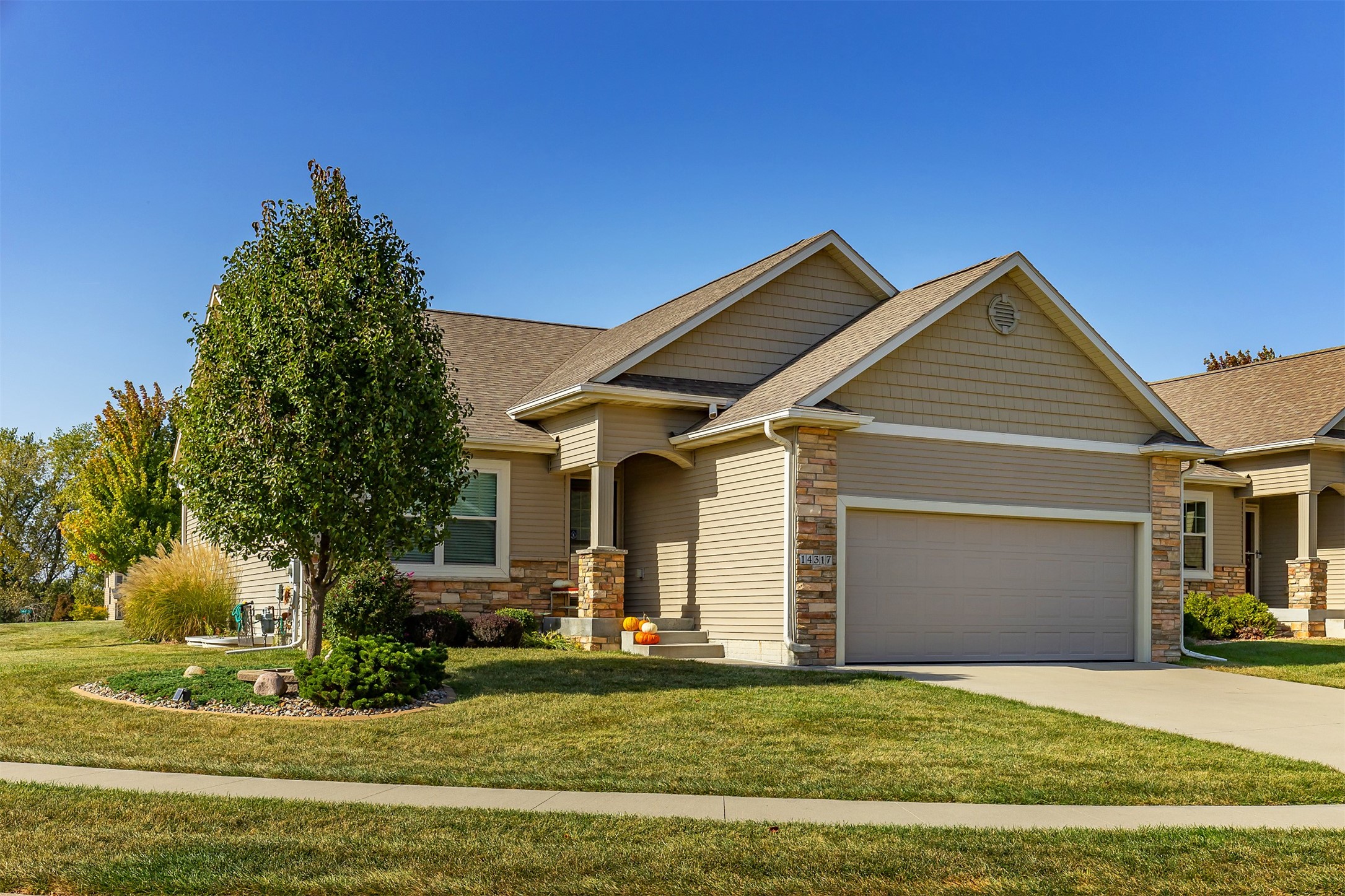 14317 Goodman Drive, Urbandale, Iowa image 2