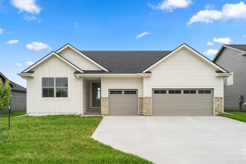 Homes For Sale - 410 NE 59th Street<br/> Ankeny, IA 50021