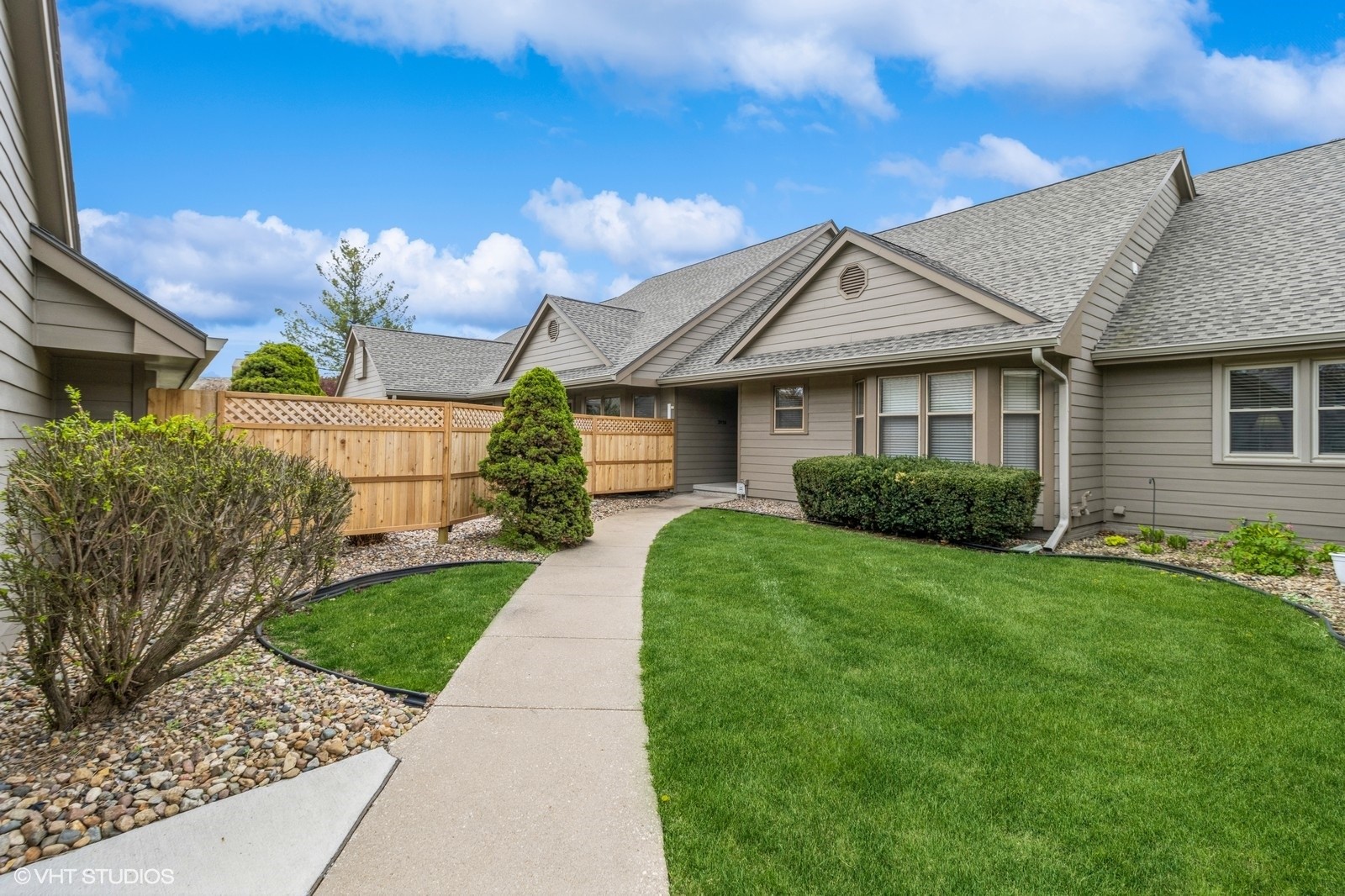 2026 Maple Circle, West Des Moines, Iowa image 2