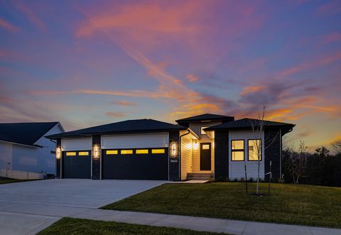 16405 Ironwood Lane Urbandale IA 50323