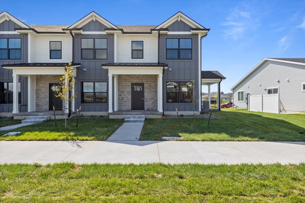 1997 S Warrior Lane, Waukee, Iowa image 2