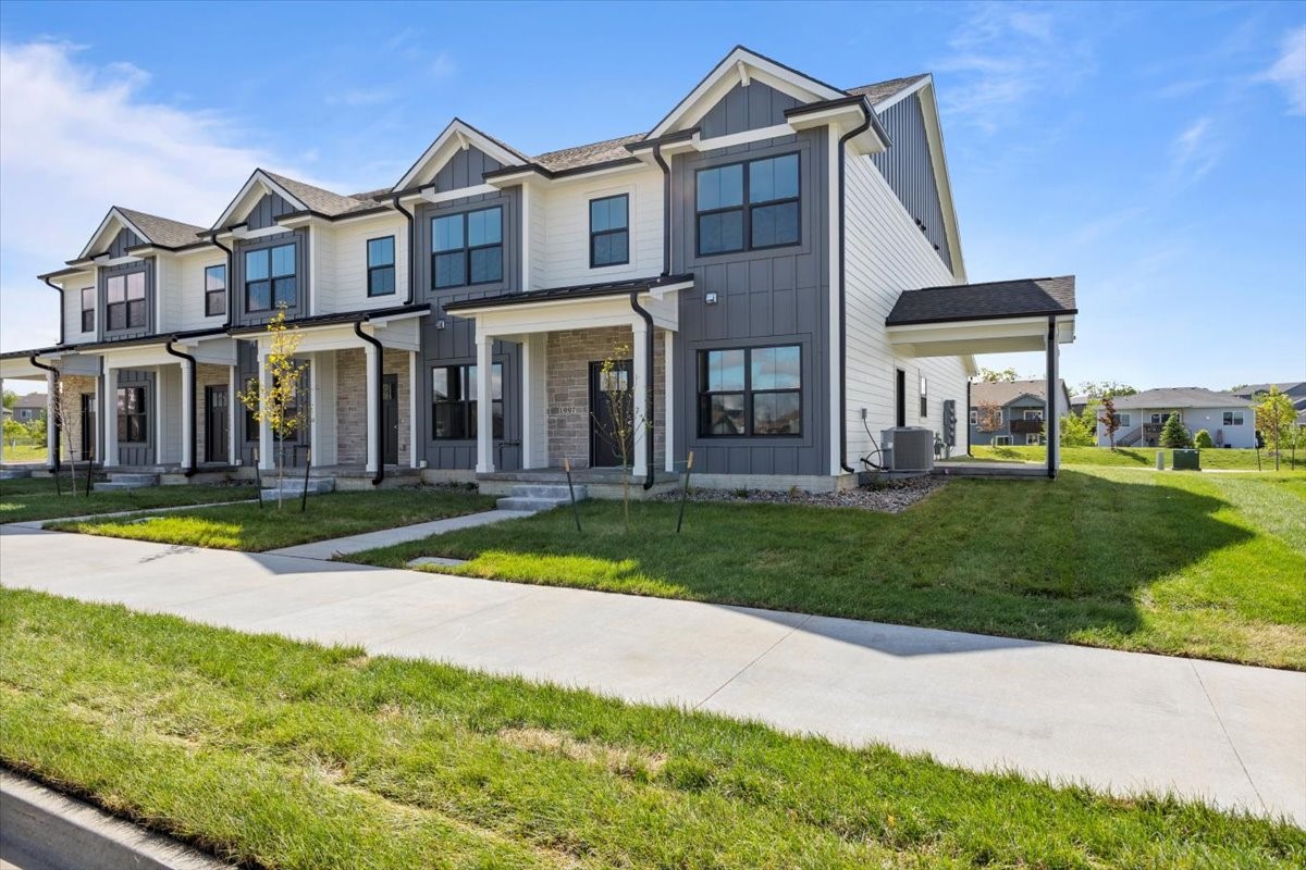 1997 S Warrior Lane, Waukee, Iowa image 1