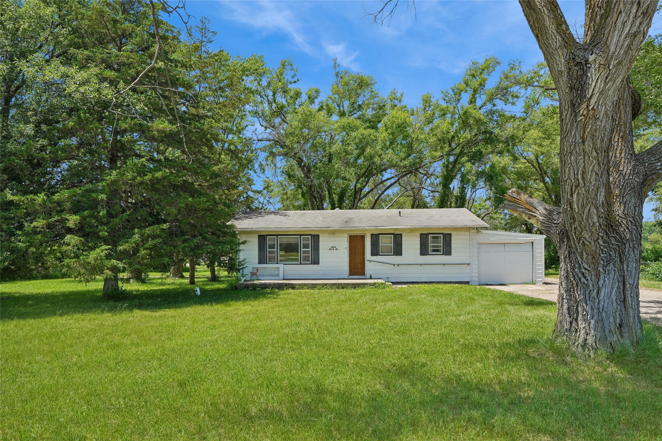 6850 SE Avon Drive