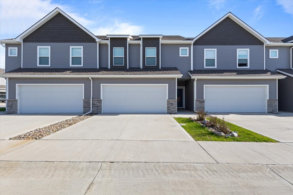 3419 NW Stratford Lane, Ankeny, Iowa image 1