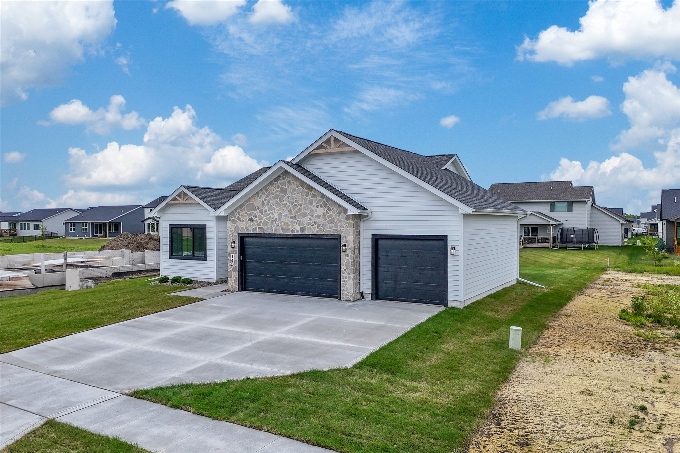 140 NW Crabtree Lane