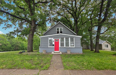 Homes For Sale - 329 E Creston Avenue<br/> Des Moines, IA 50315