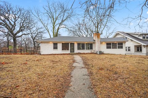 Homes For Sale - 3225 Easton Boulevard<br/> Des Moines, IA 50317