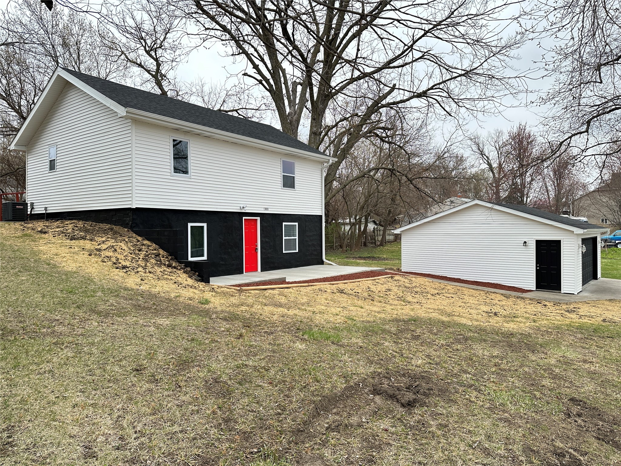 1300 E 7th Street, Newton, Iowa image 3