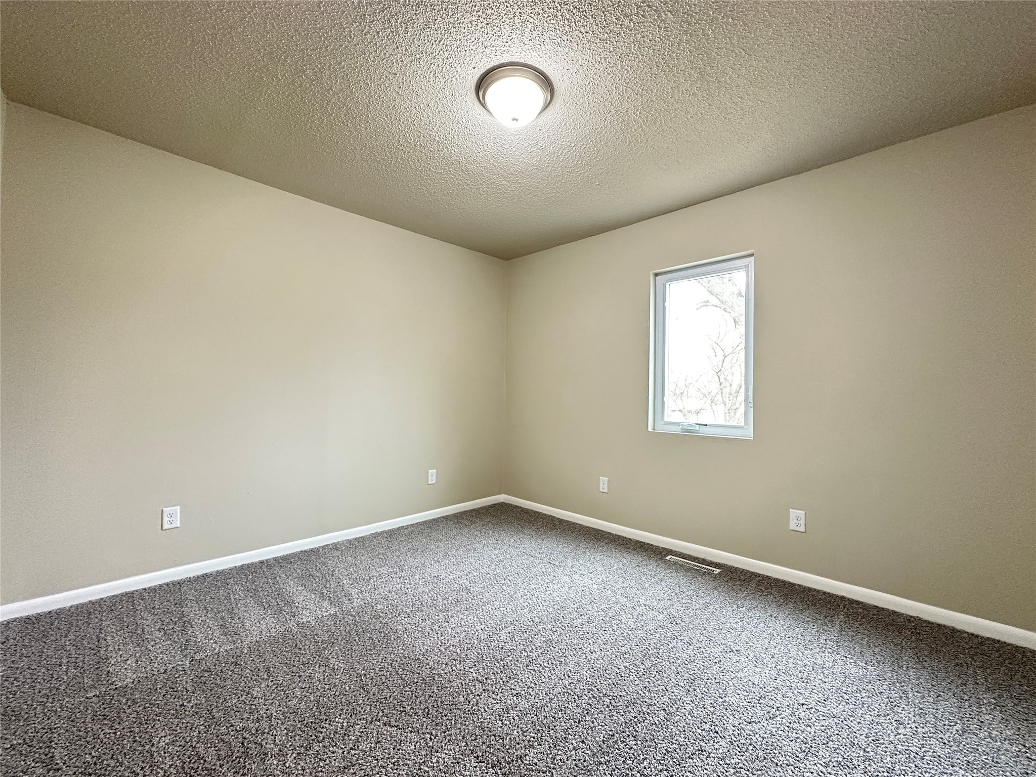 1300 E 7th Street, Newton, Iowa image 15