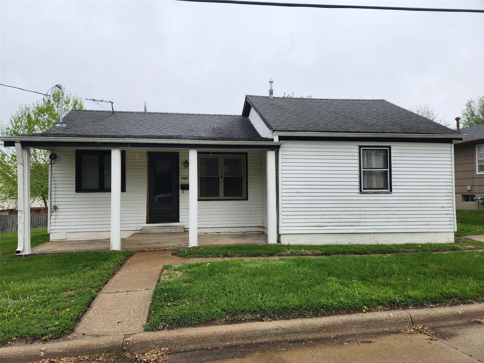709 S Streeter Street, Knoxville, Iowa image 2