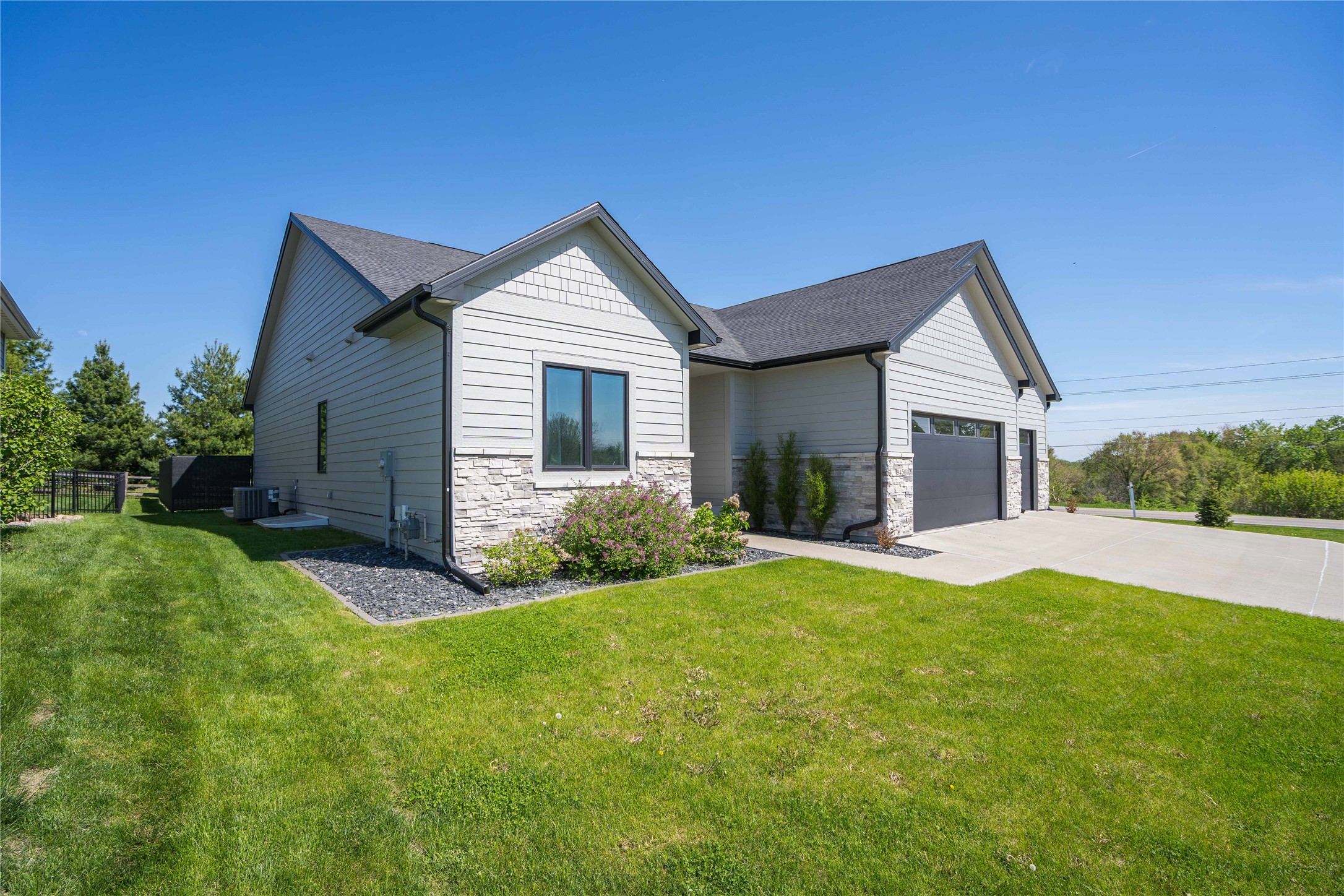 9450 Bottlebrush Road