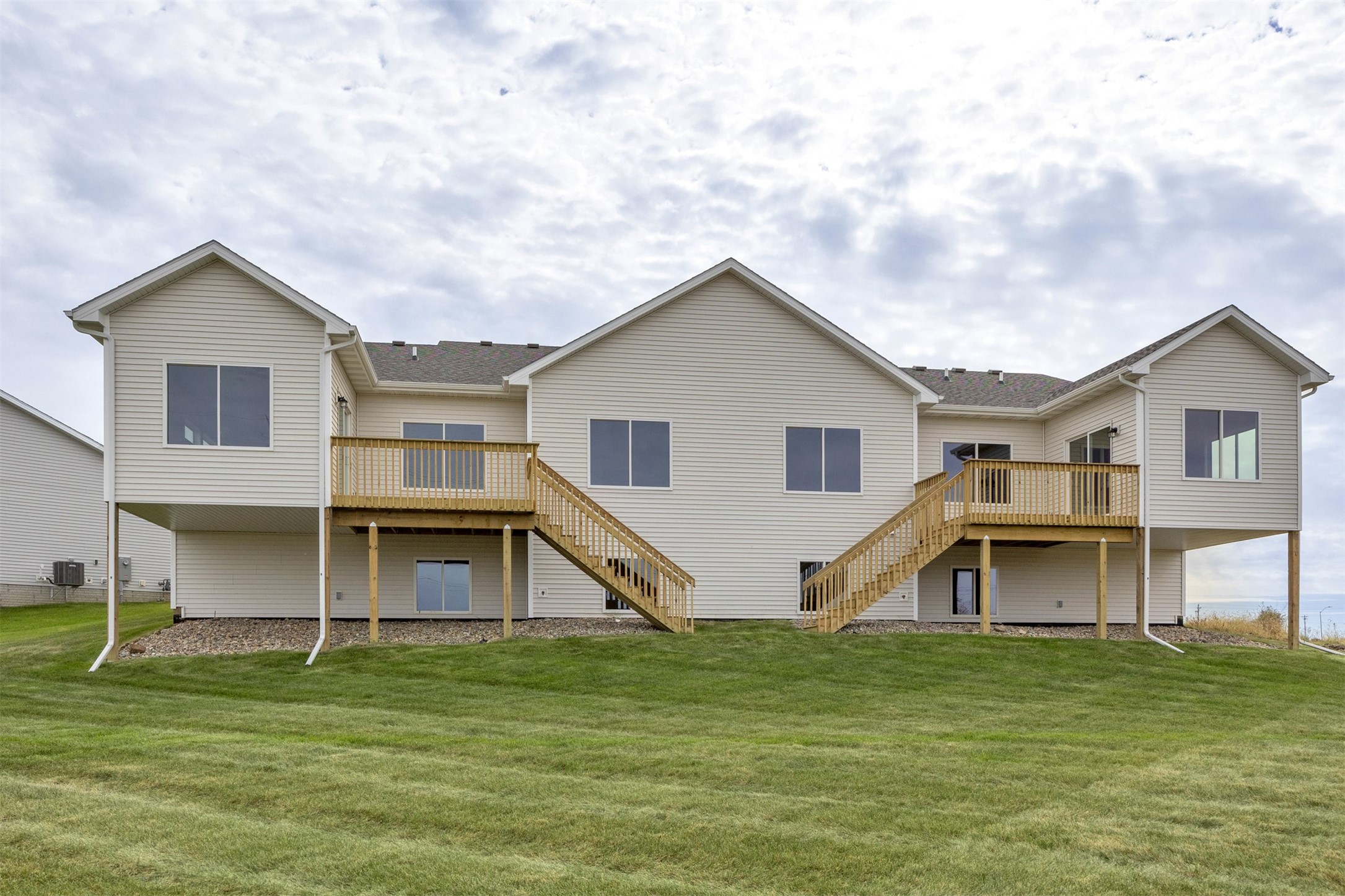 16723 Walnut Meadows Circle, Urbandale, Iowa image 4