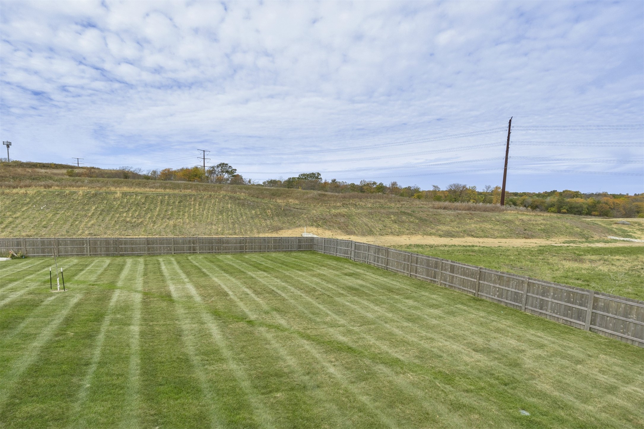 16723 Walnut Meadows Circle, Urbandale, Iowa image 6