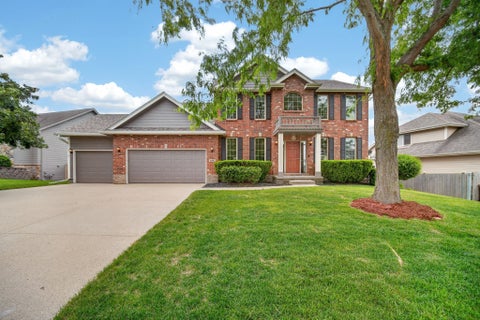 Homes For Sale - 16002 Tanglewood Drive<br/> Dallas County, Urbandale, IA 50323