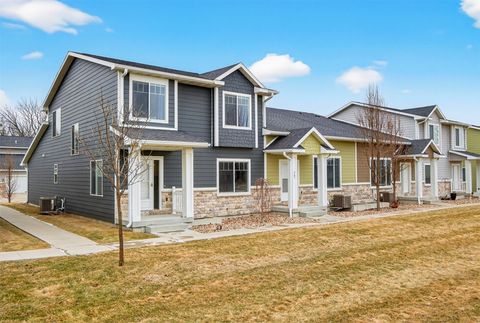 Condo For Sale - 561 10th Street<br/> Waukee, IA 50263