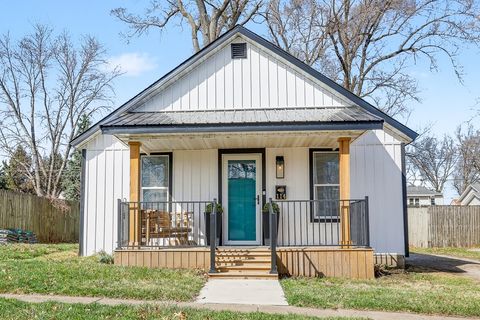 Homes For Sale - 114 S Conrey Street<br/> Marion County, Knoxville, IA 50138