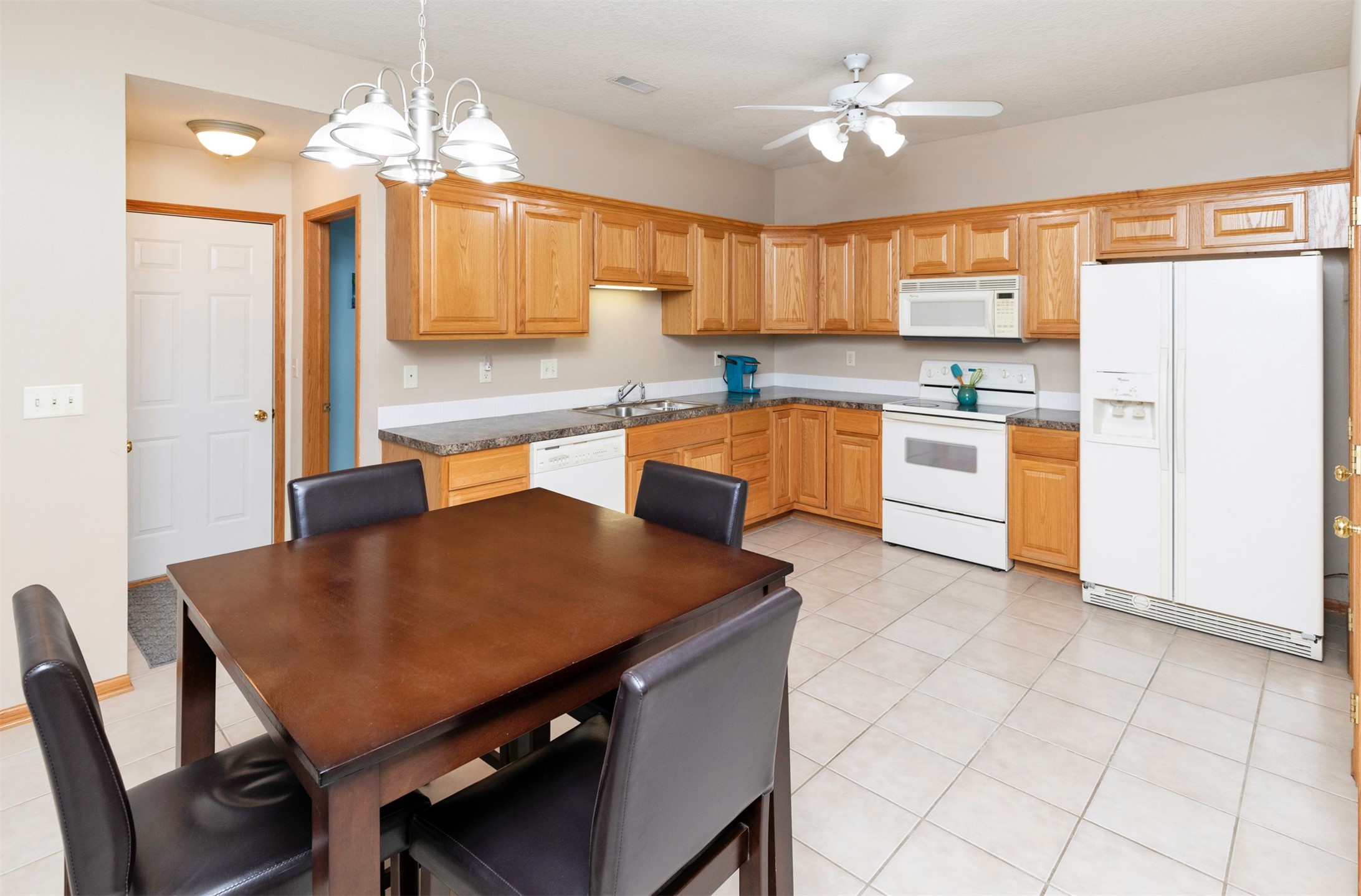 2160 Ridgeview Circle, Clive, Iowa image 7