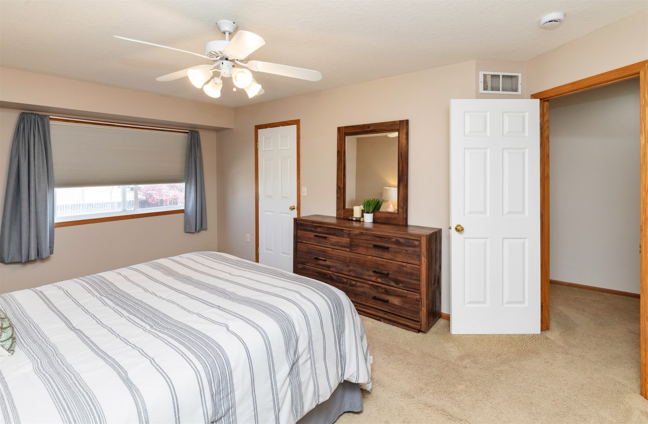 2160 Ridgeview Circle, Clive, Iowa image 22