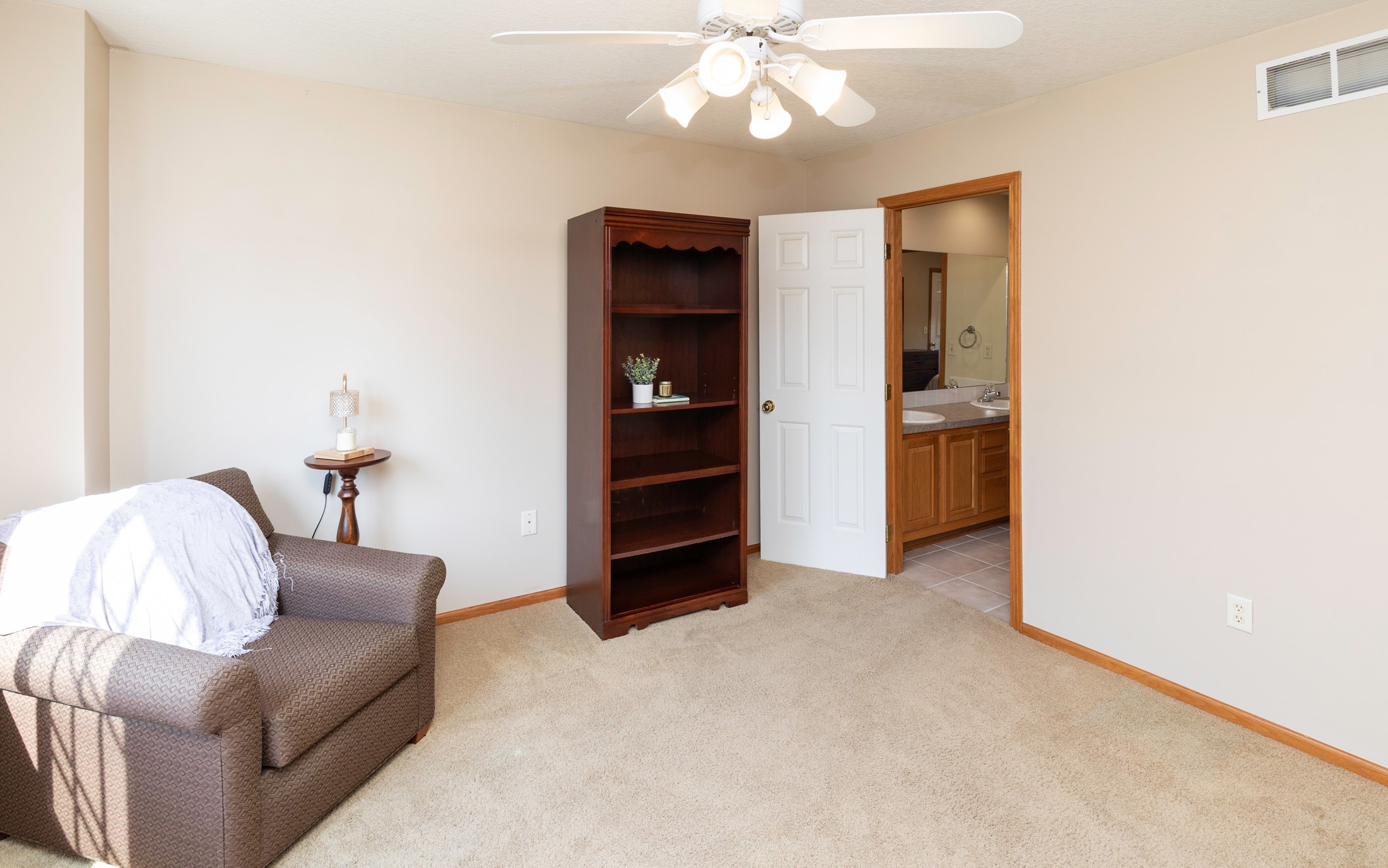 2160 Ridgeview Circle, Clive, Iowa image 17