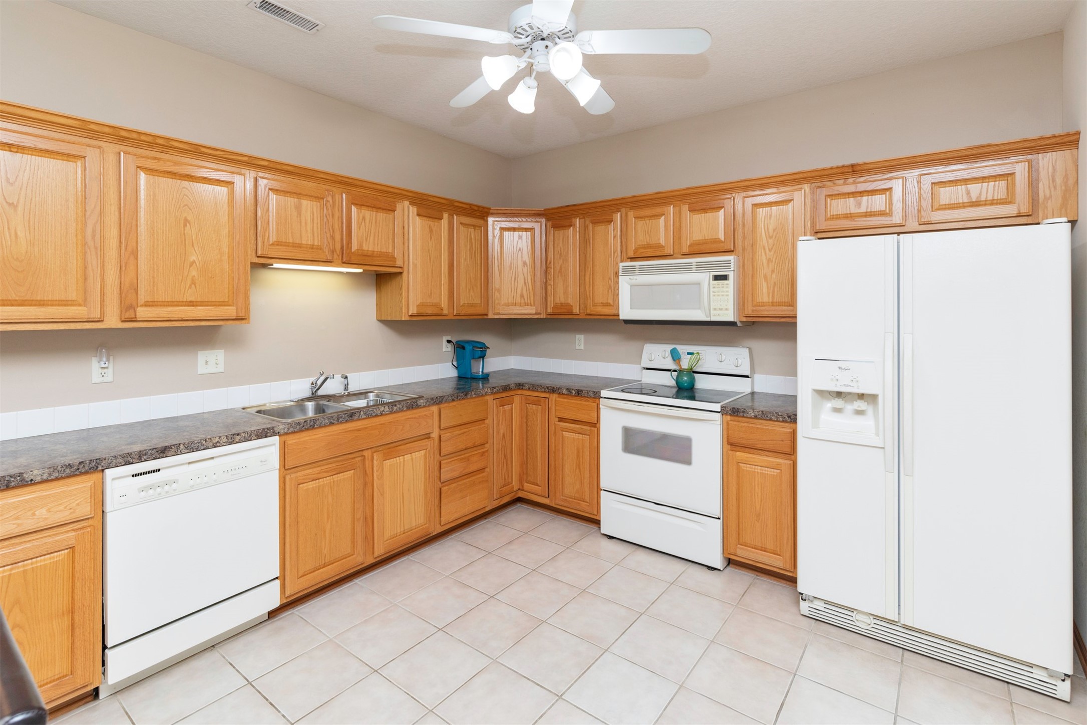 2160 Ridgeview Circle, Clive, Iowa image 9