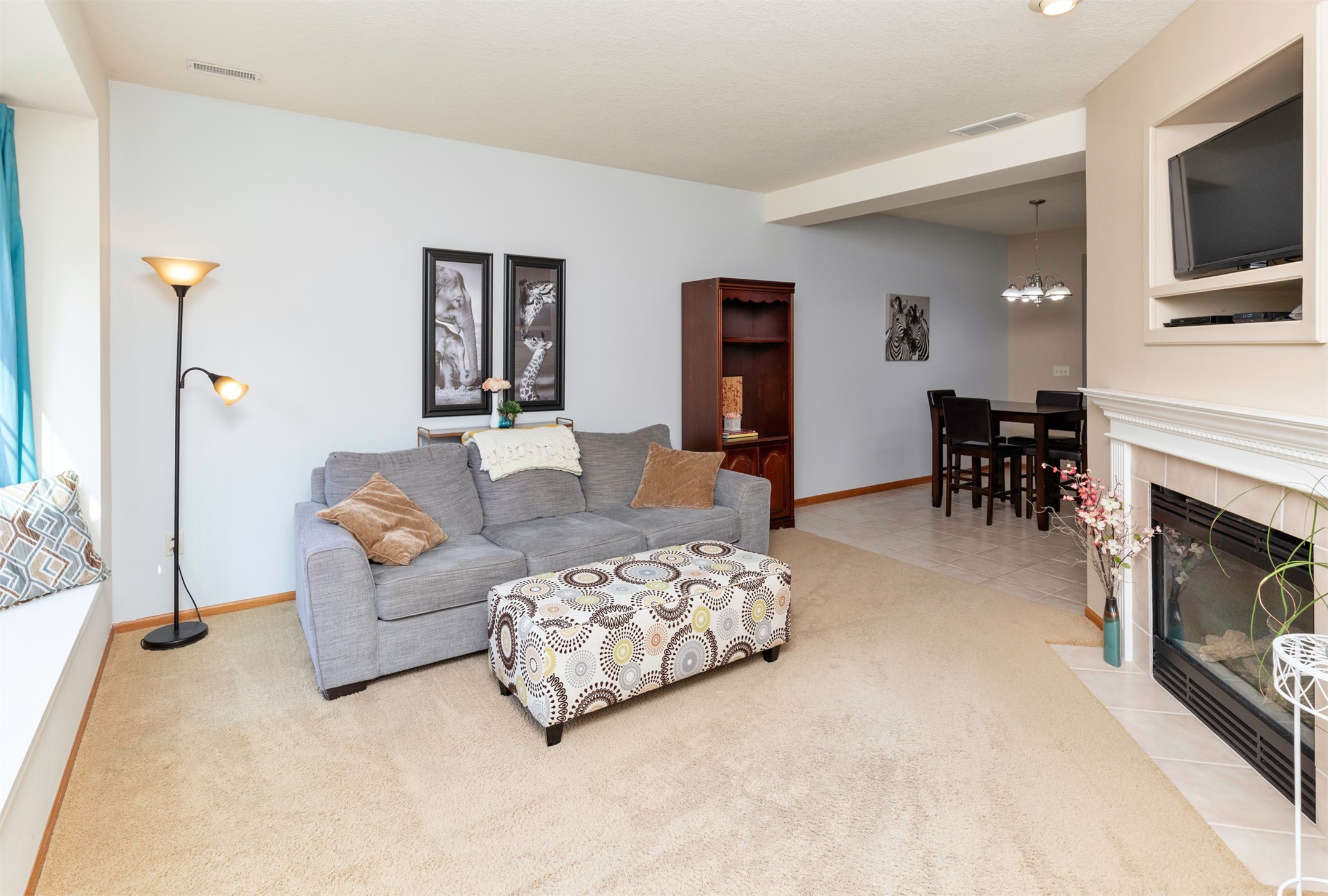 2160 Ridgeview Circle, Clive, Iowa image 2