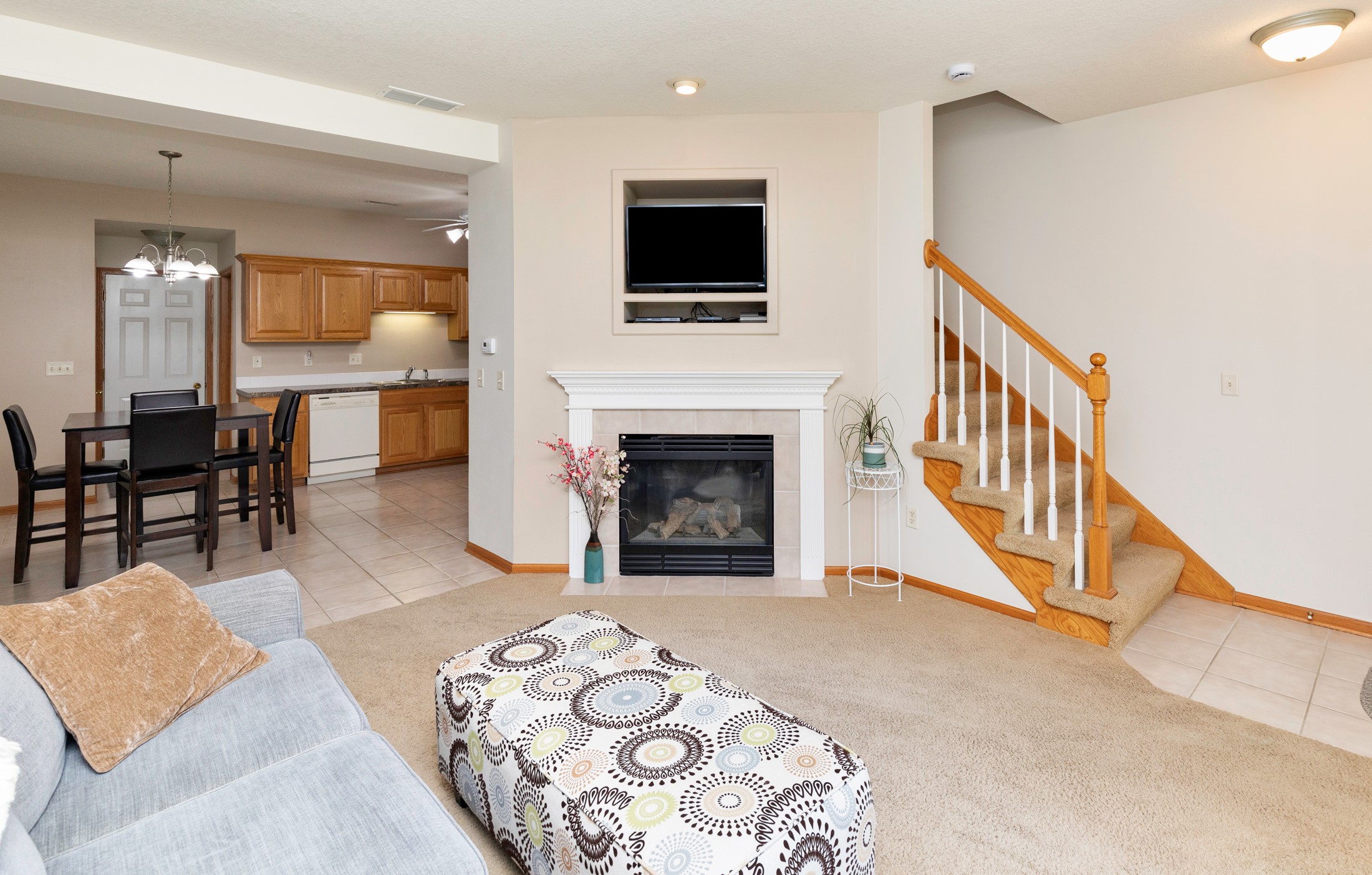 2160 Ridgeview Circle, Clive, Iowa image 3