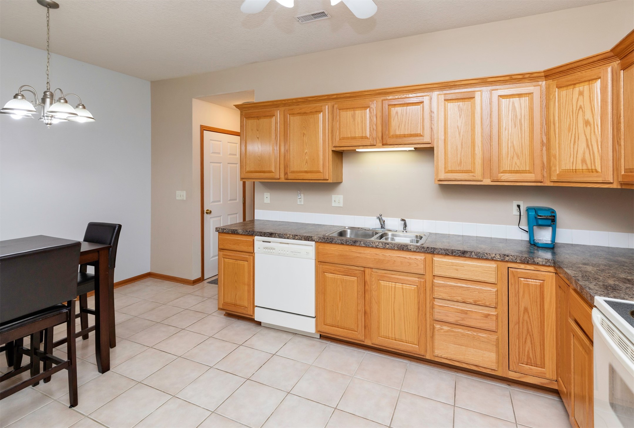 2160 Ridgeview Circle, Clive, Iowa image 10