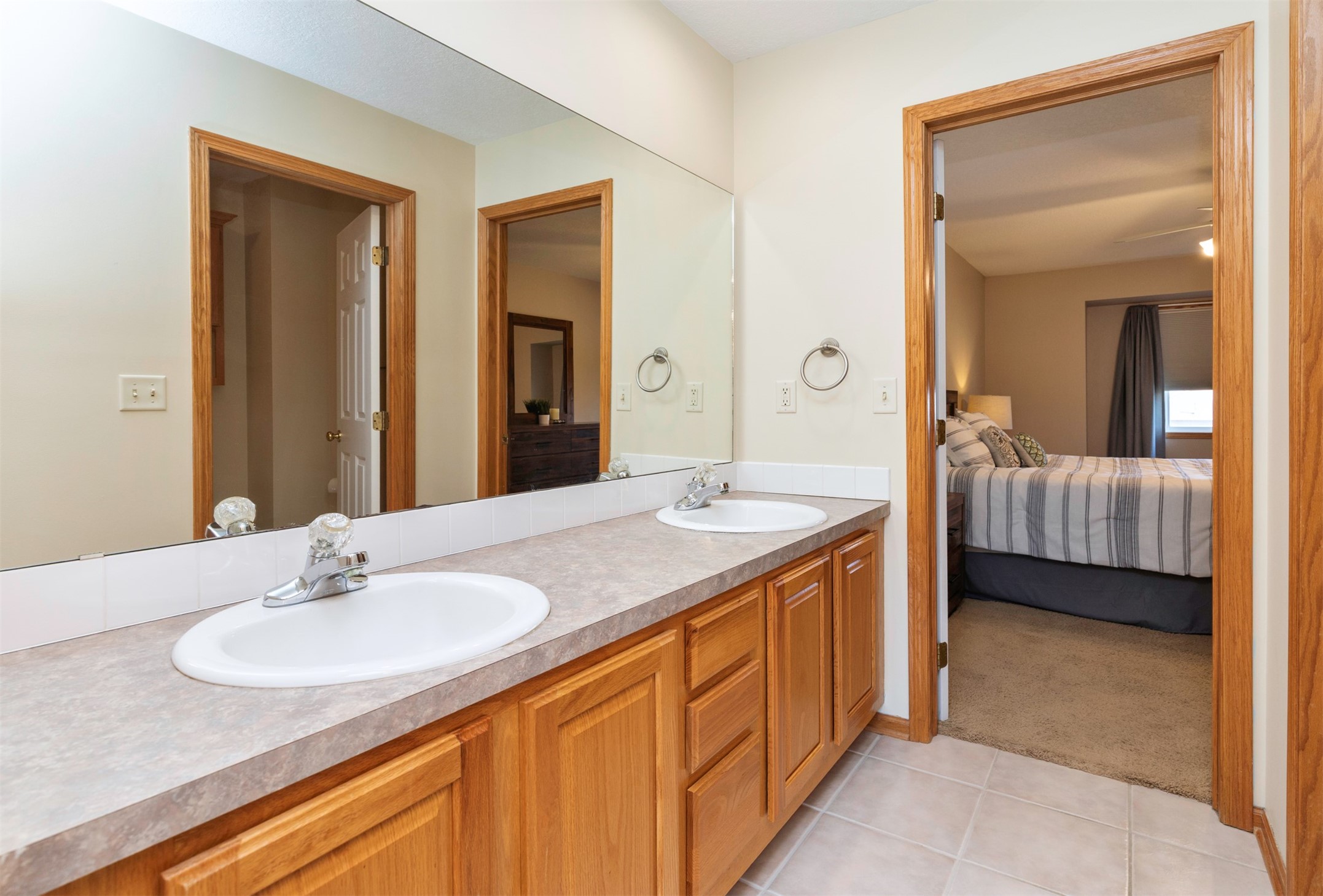 2160 Ridgeview Circle, Clive, Iowa image 18
