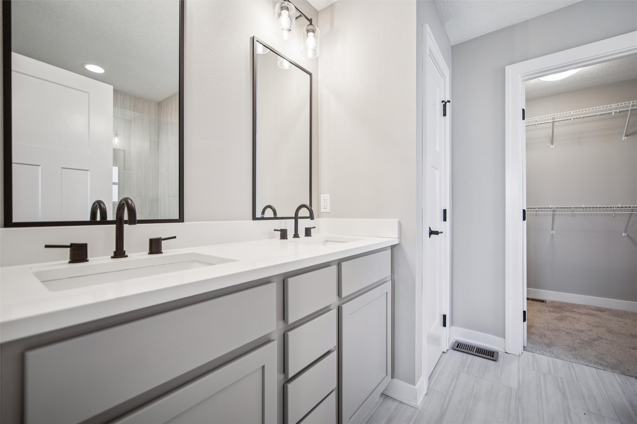 West Des Moines, Iowa 50265, United States, 4 Bedrooms Bedrooms, ,3 BathroomsBathrooms,Residential,Active,237229