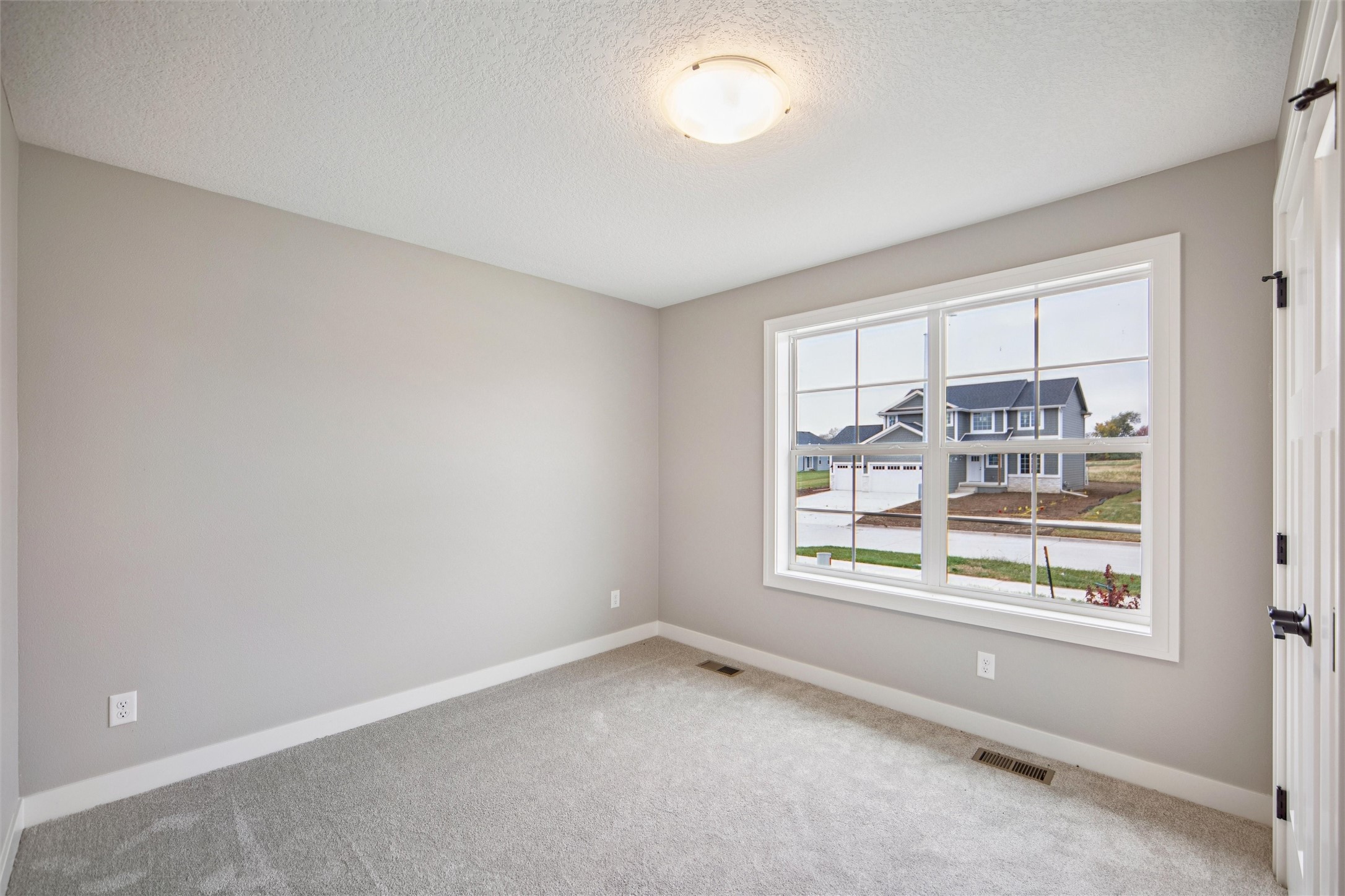 West Des Moines, Iowa 50265, United States, 4 Bedrooms Bedrooms, ,3 BathroomsBathrooms,Residential,Active,237229