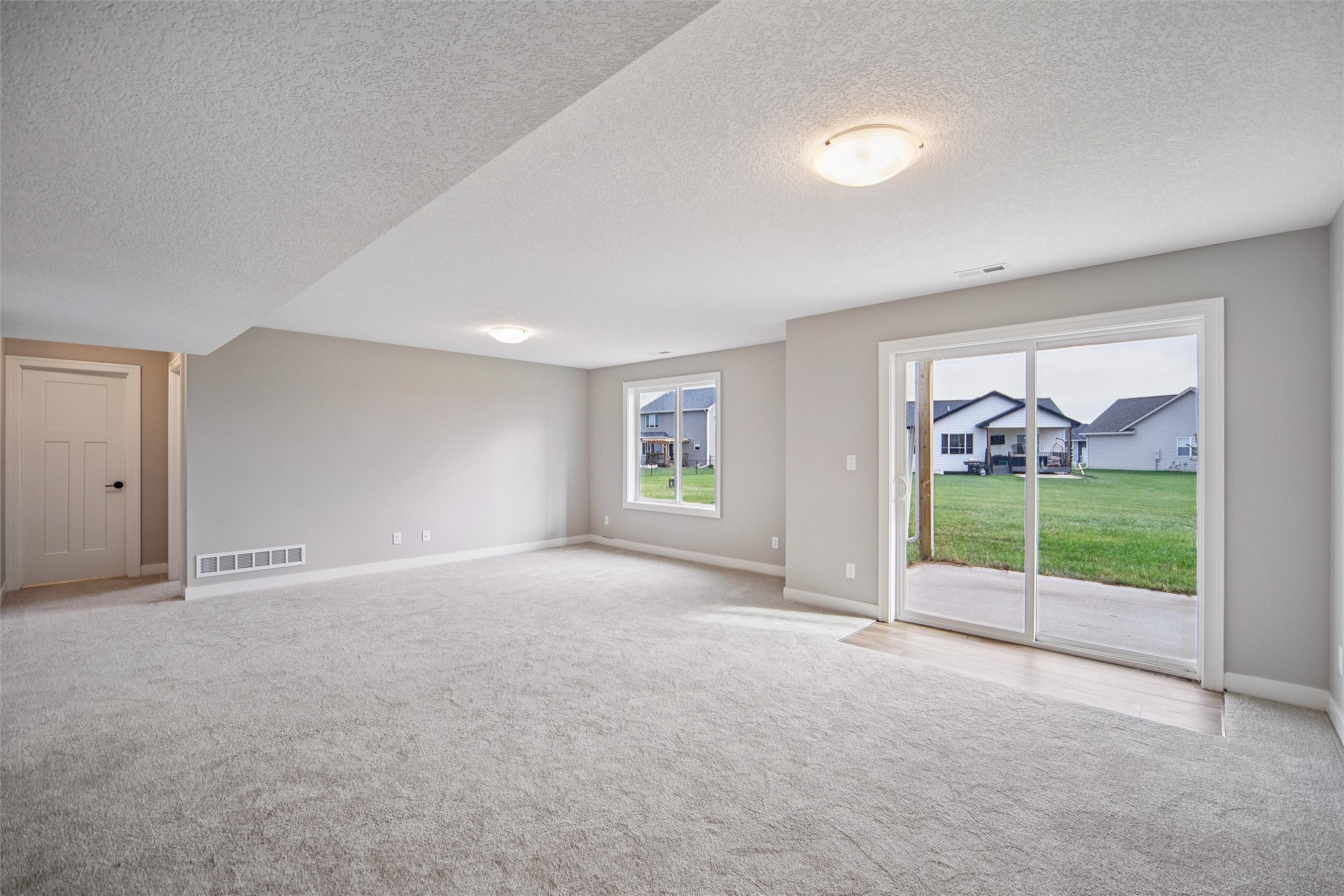 West Des Moines, Iowa 50265, United States, 4 Bedrooms Bedrooms, ,3 BathroomsBathrooms,Residential,Active,237229