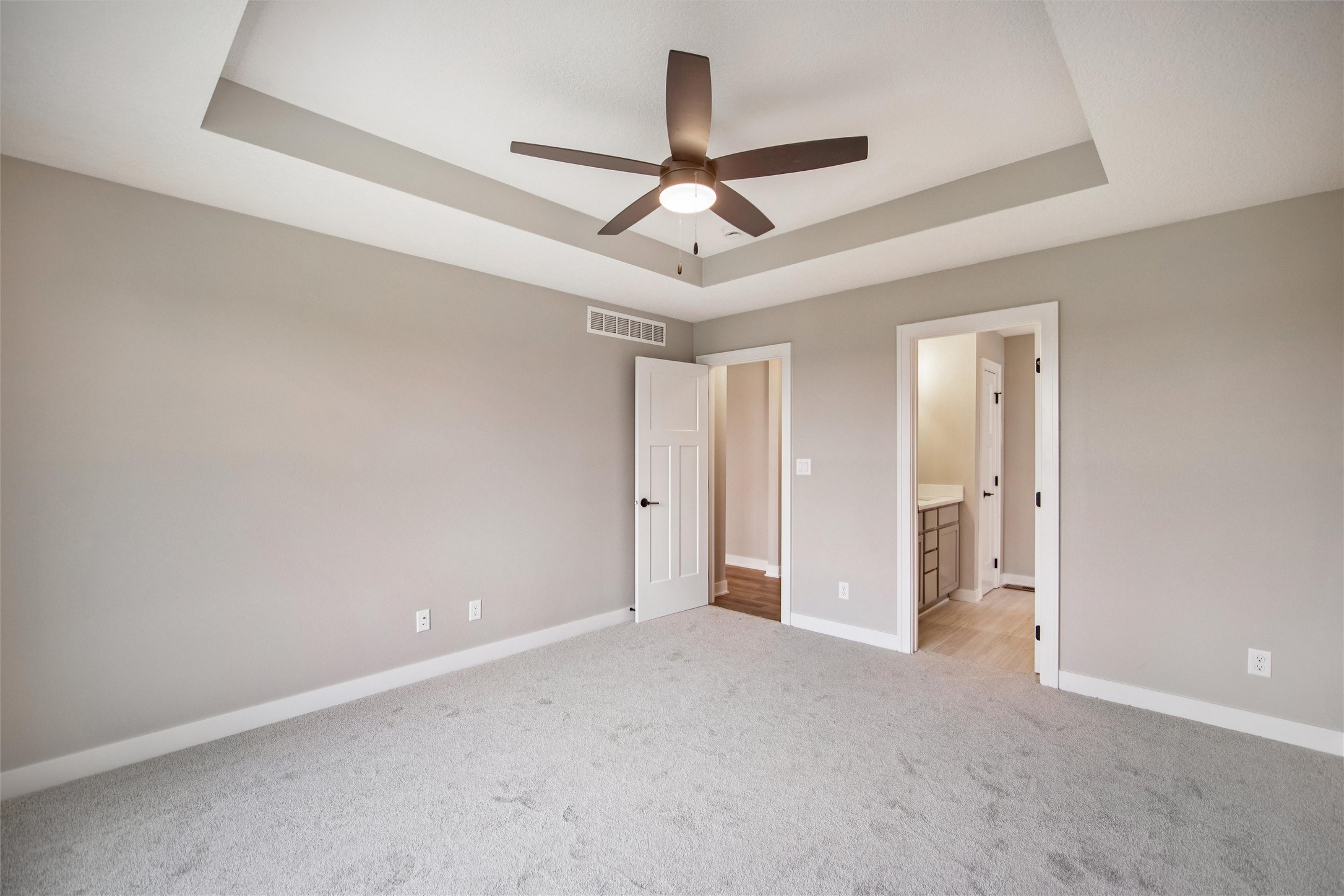 West Des Moines, Iowa 50265, United States, 4 Bedrooms Bedrooms, ,3 BathroomsBathrooms,Residential,Active,237229