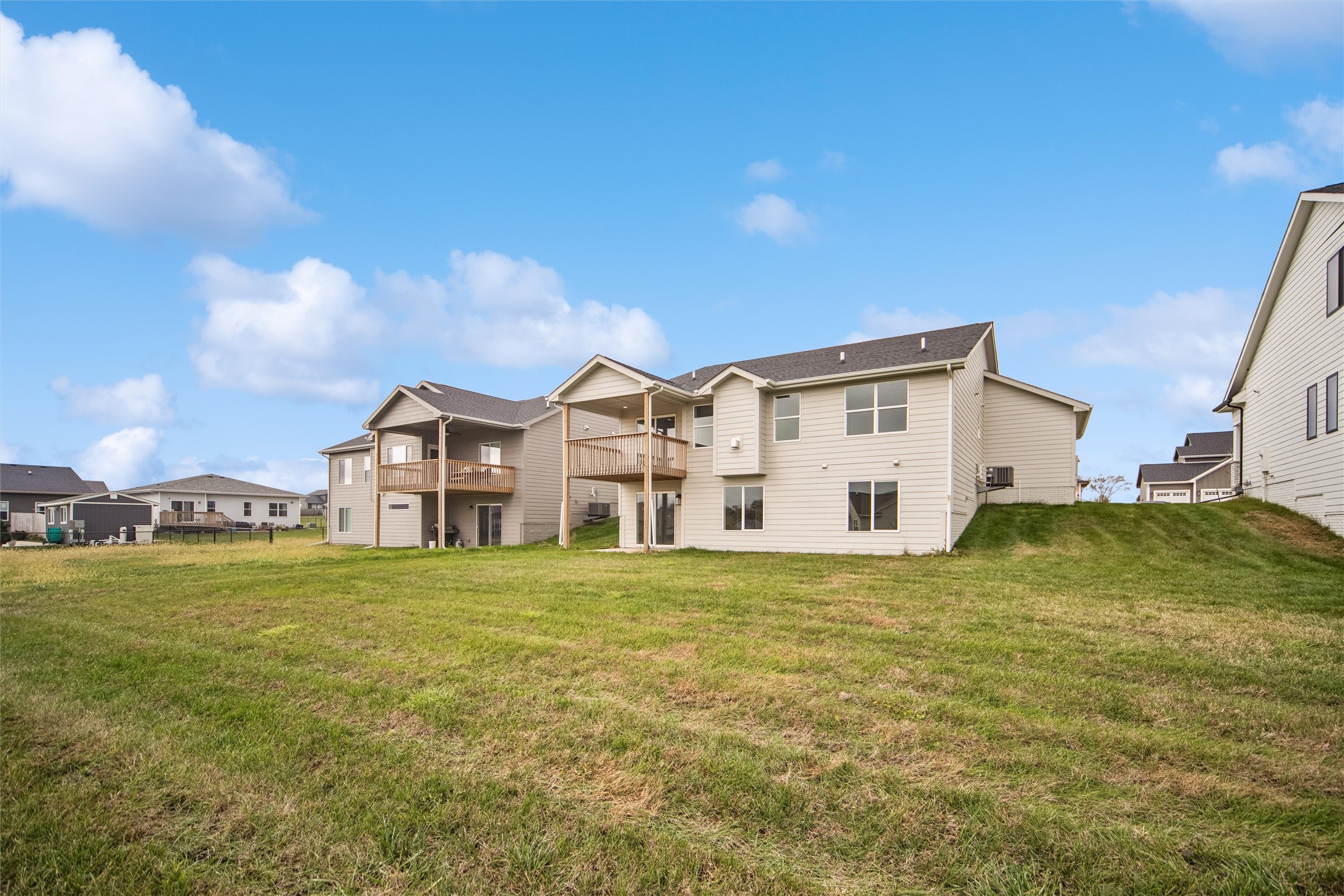 West Des Moines, Iowa 50265, United States, 4 Bedrooms Bedrooms, ,3 BathroomsBathrooms,Residential,Active,237229