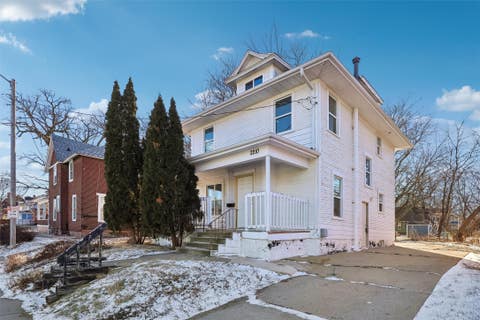 Homes For Sale - 2210 University Avenue<br/> Des Moines, IA 50311