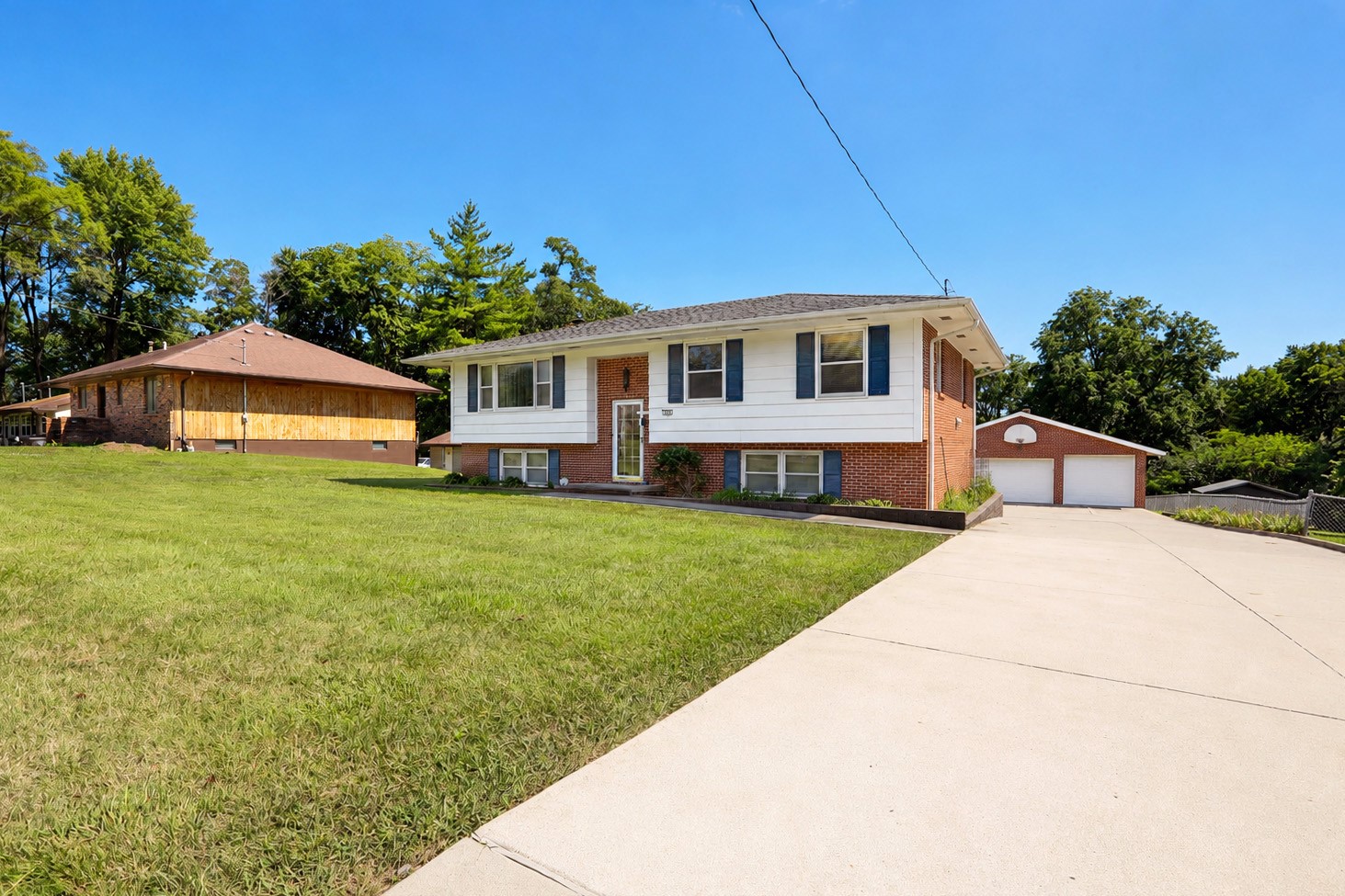 Photo 1 of 35 — 341 E Rose Avenue, Des Moines, IA 50315