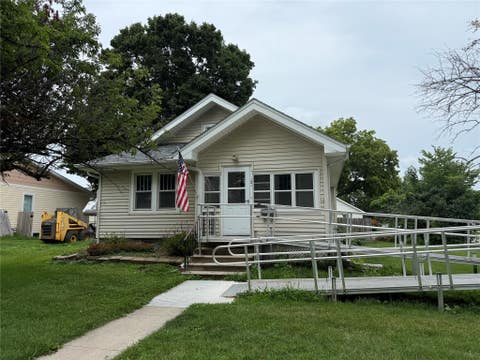 Homes For Sale - 121 E Benton Street<br/> Madison County, Winterset, IA 50273