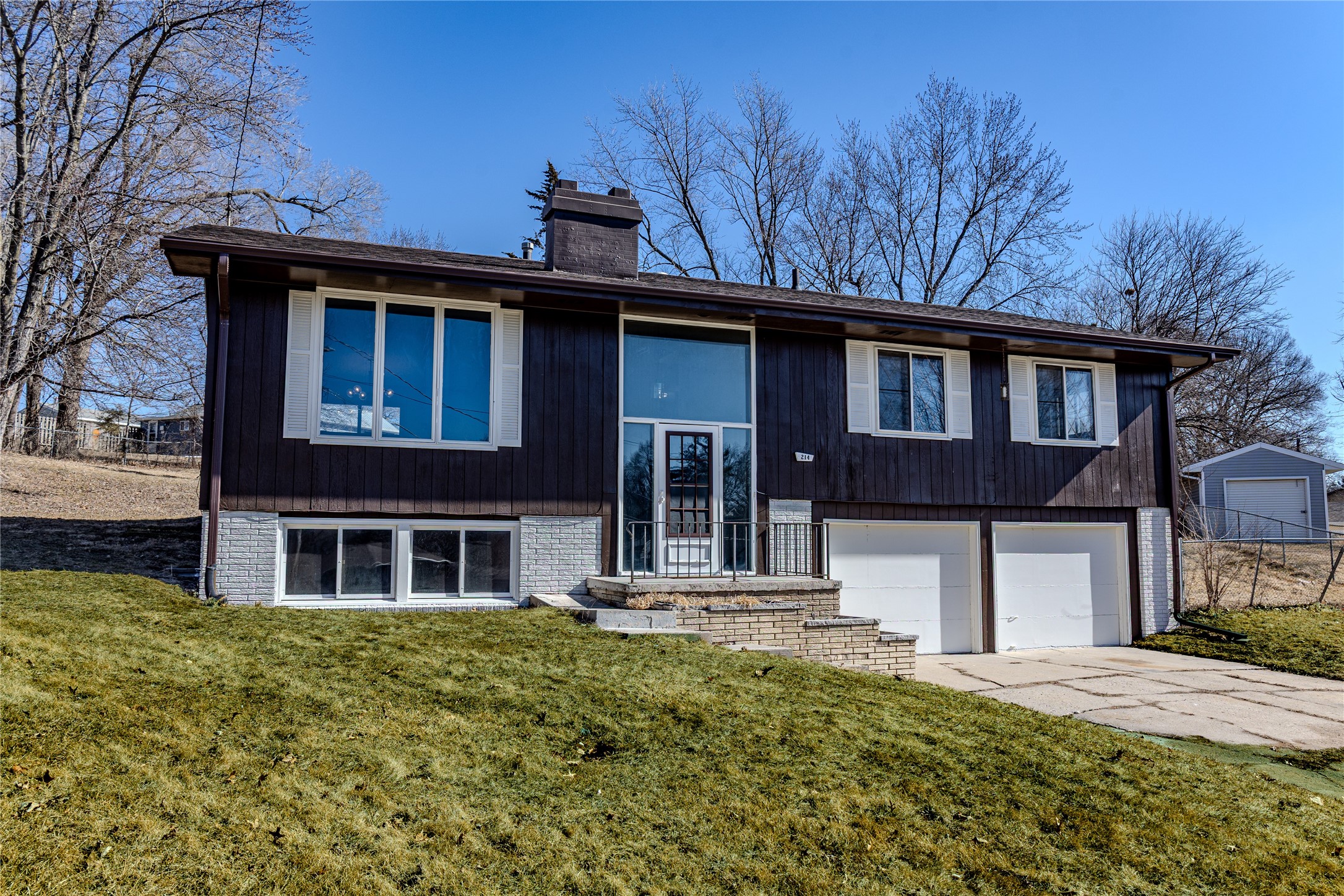 214 W 13th Street, Newton, Iowa image 1