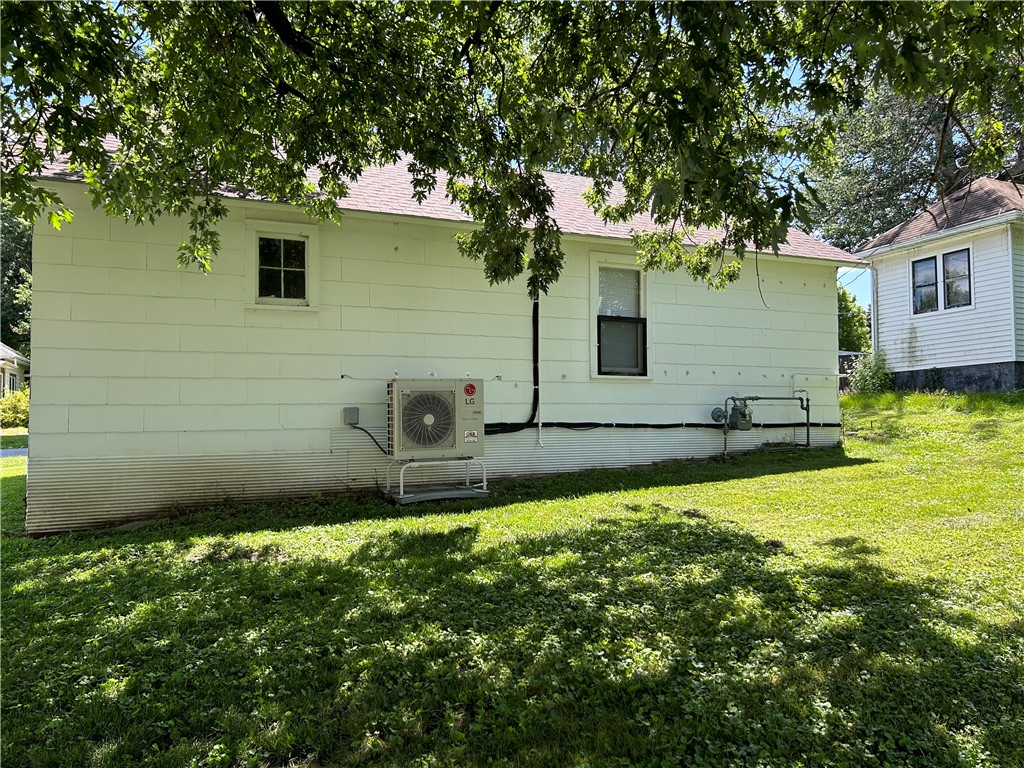 402 N Jarvis Street, Creston, Iowa image 2