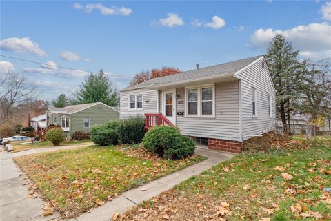 814 S 1st Street Knoxville IA 50138