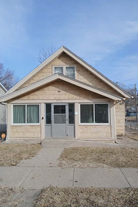 5711 SW 2nd Street Des Moines IA 50315