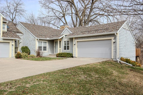Condo For Sale - 2651 82nd Street<br/> Urbandale, IA 50322