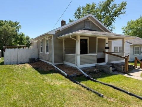 Homes For Sale - 1304 Euclid Avenue<br/> Des Moines, IA 50313