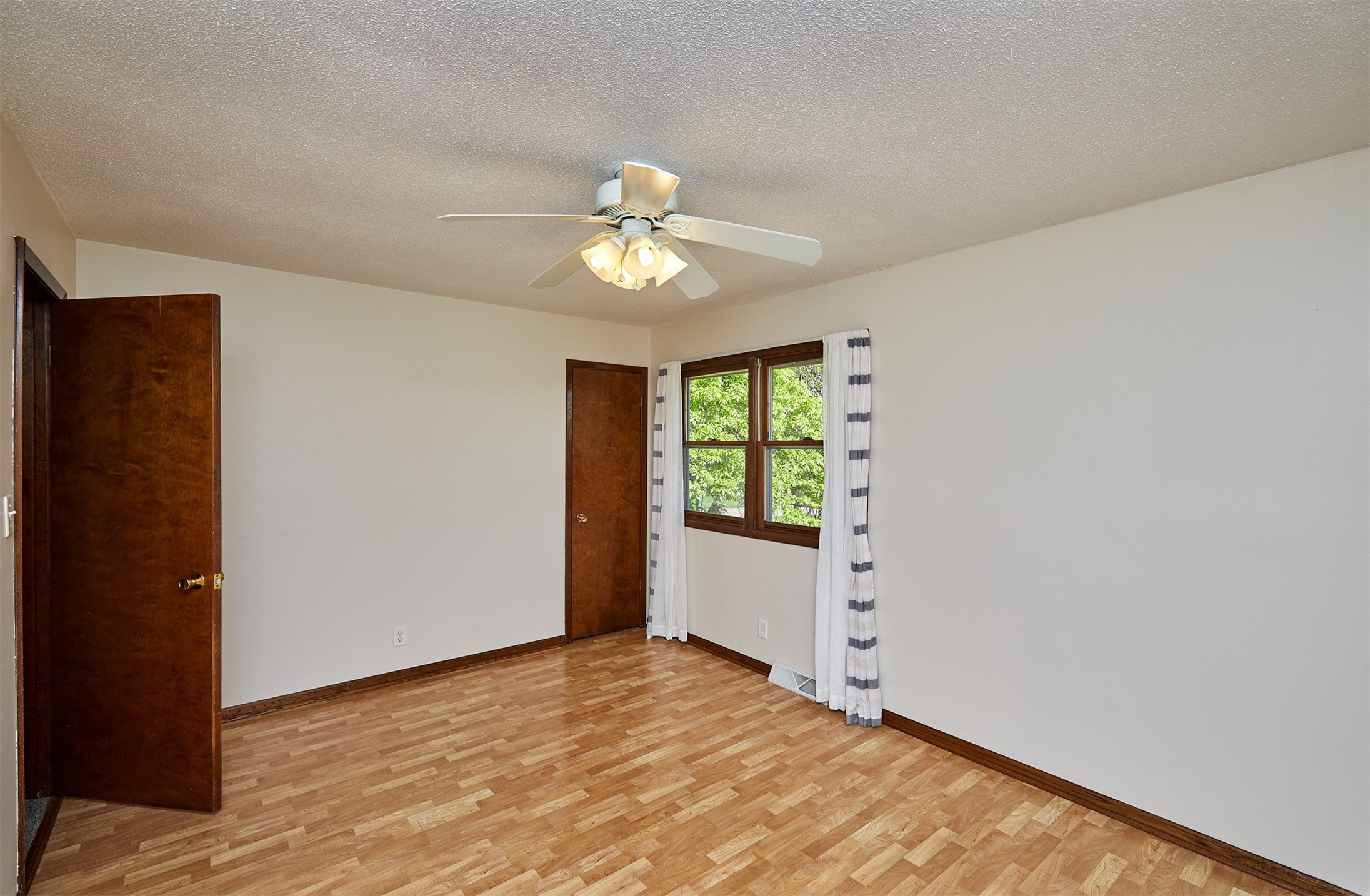 9774 Colby Avenue, Clive, Iowa image 15