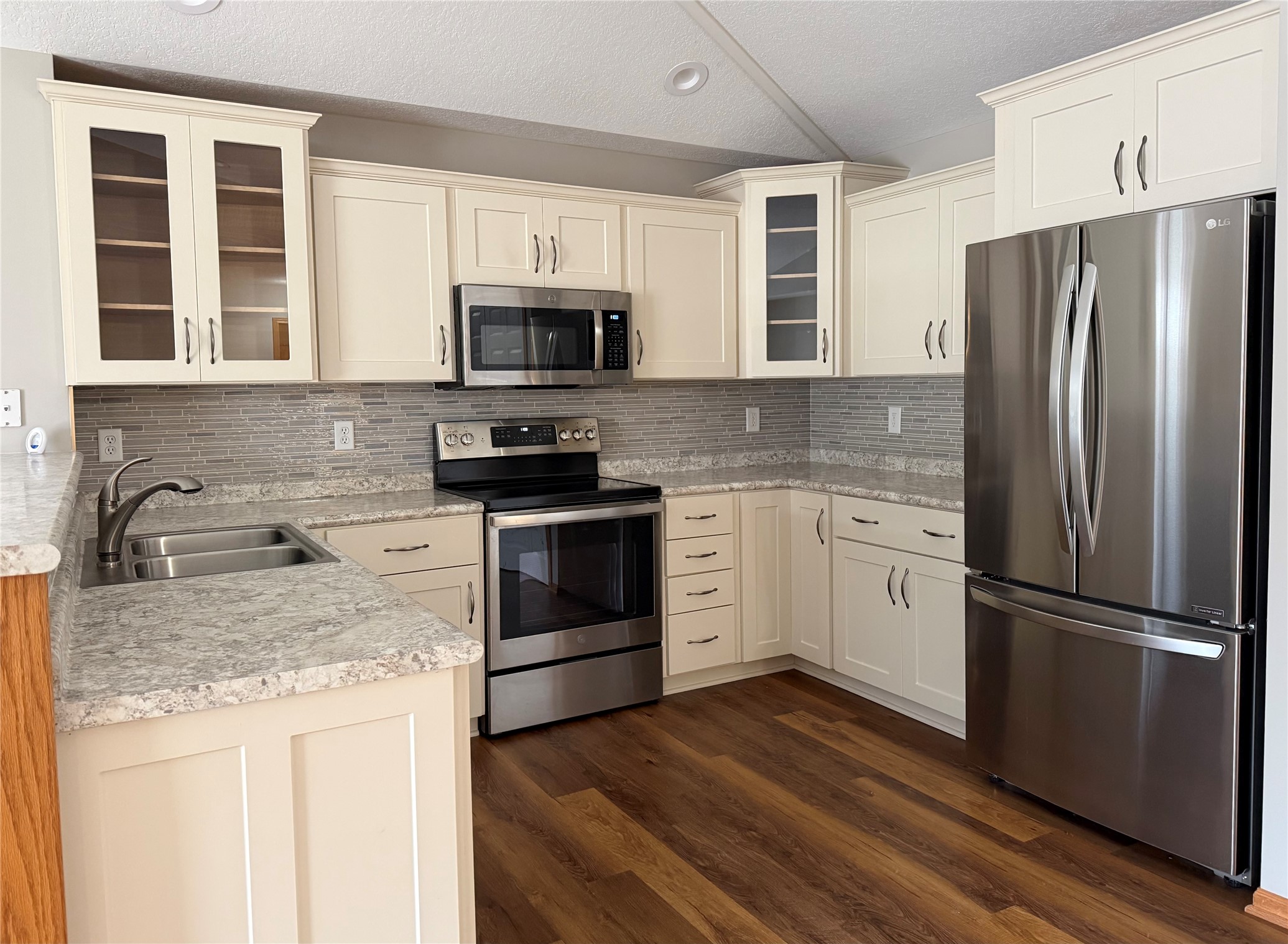 736 SE Ponds Edge Lane